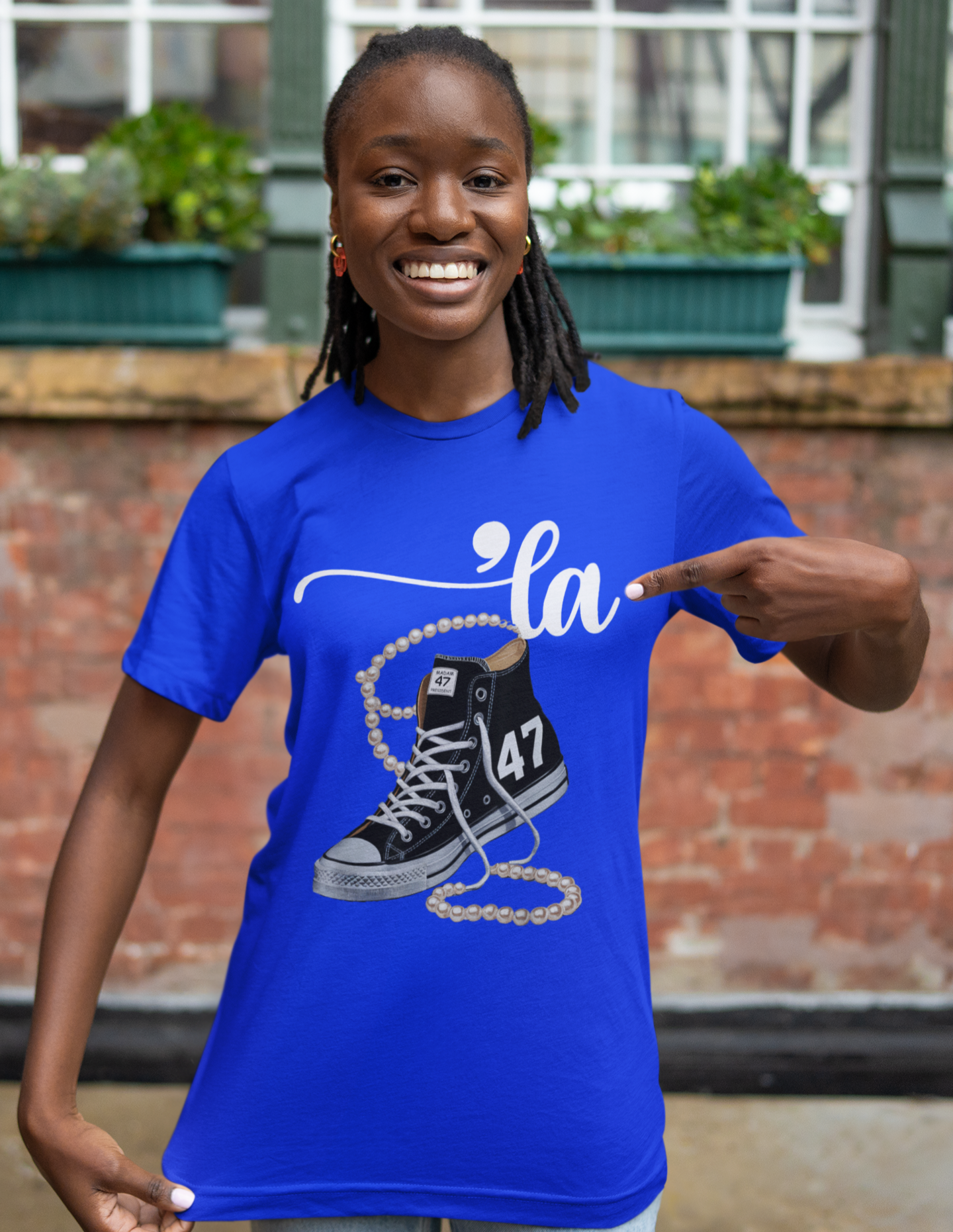 'La Sneakers and Pearls T-shirt