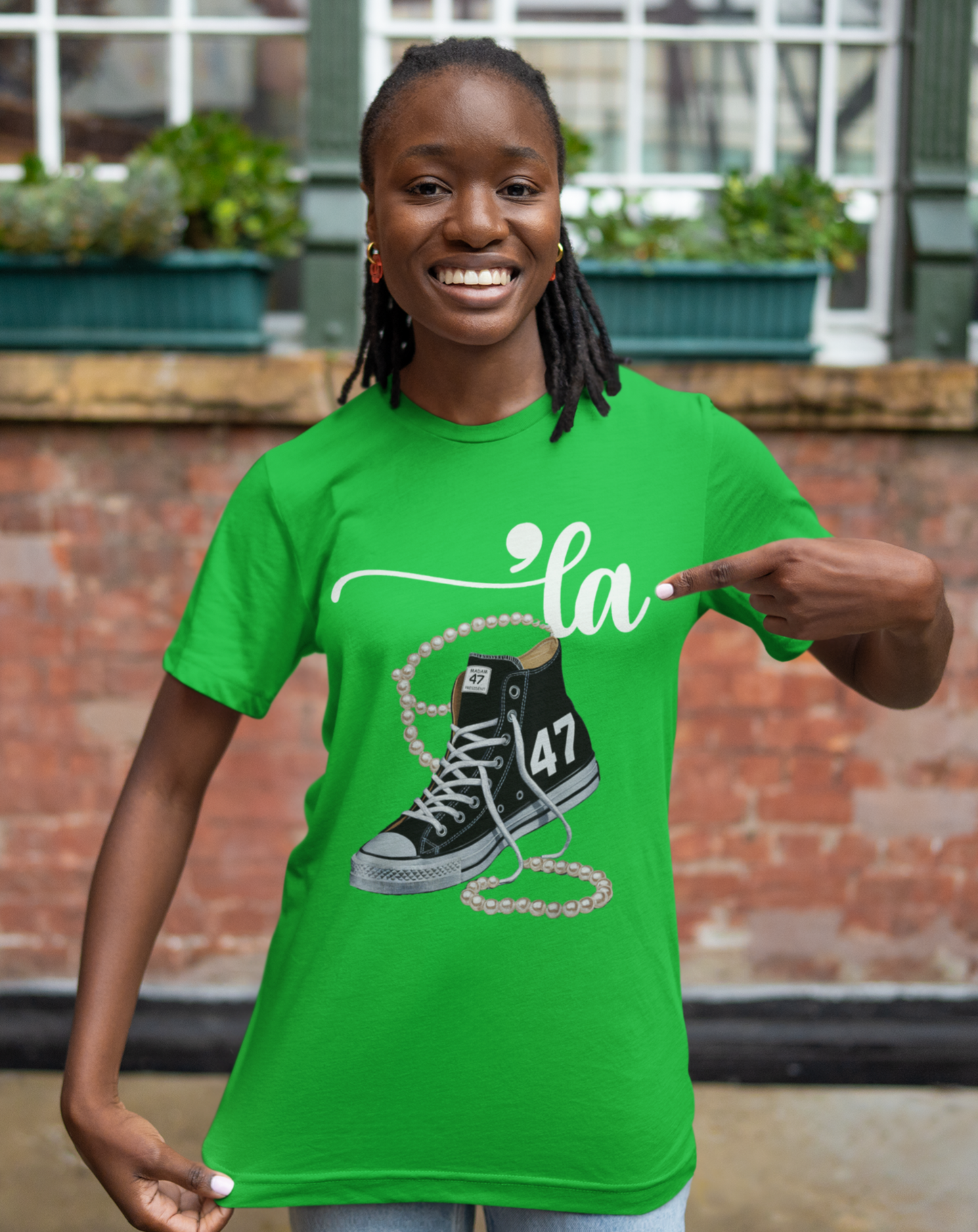 'La Sneakers and Pearls T-shirt