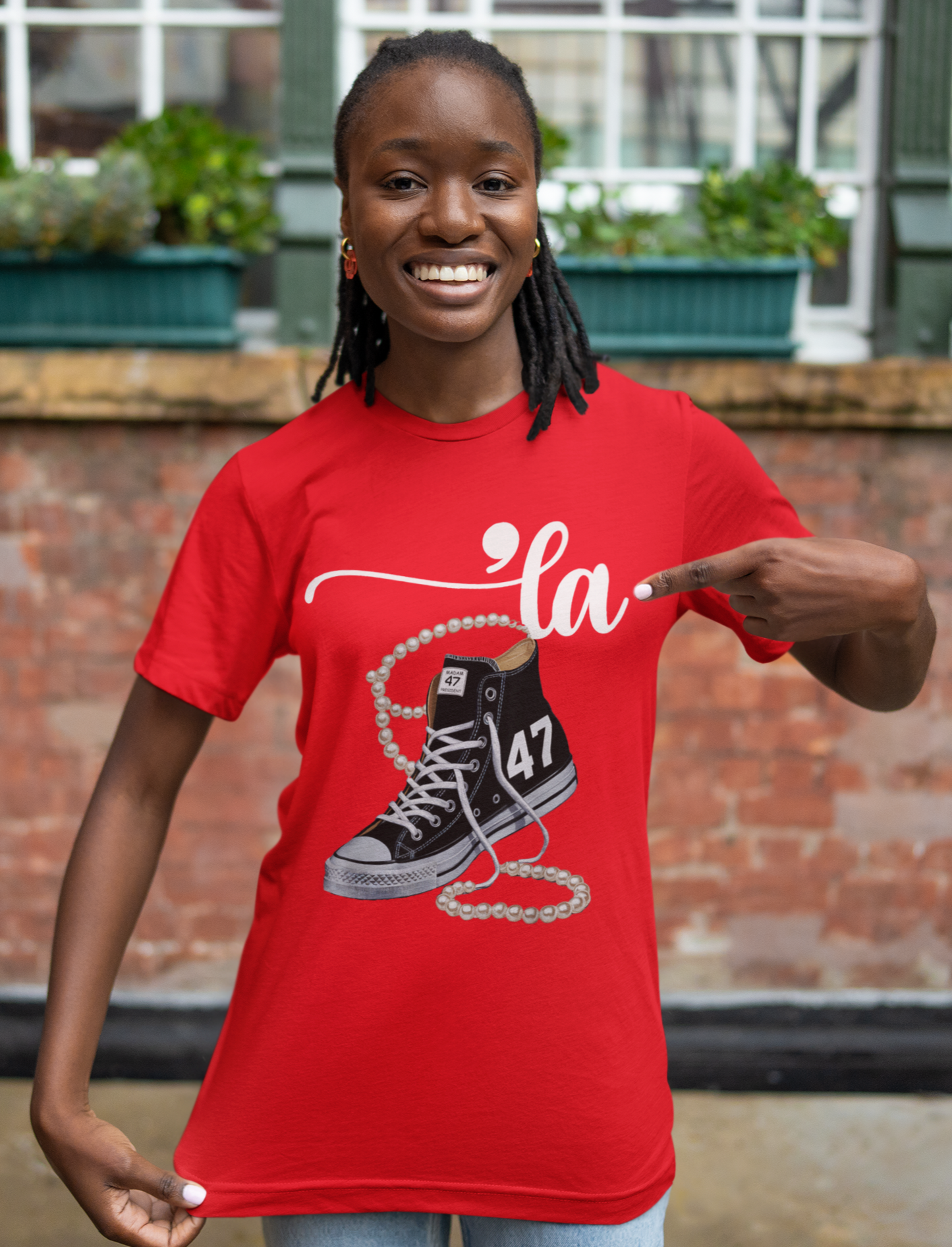 'La Sneakers and Pearls T-shirt